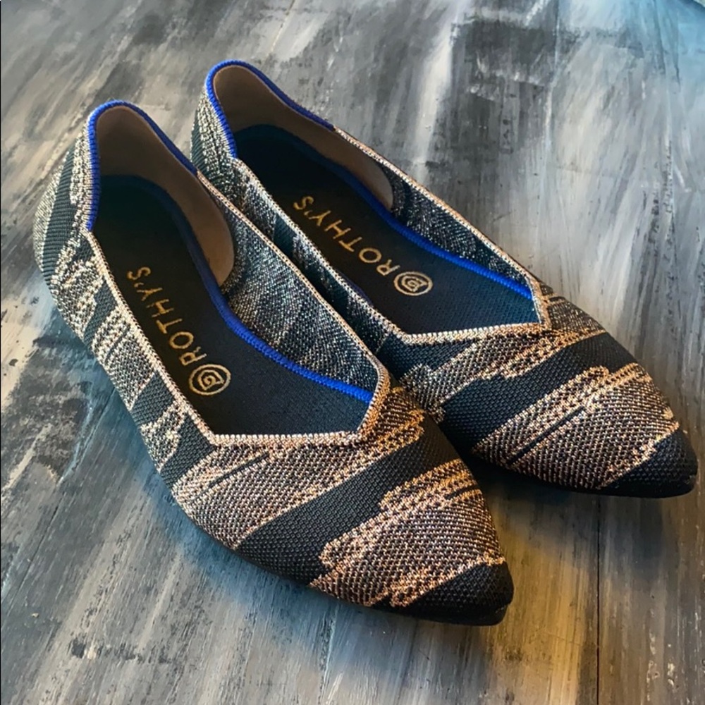 Gorgeous Rothy’s size 9.5 black and gold points.